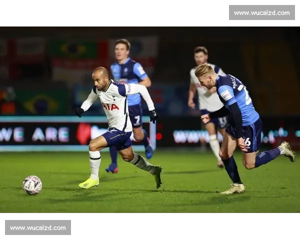 斯旺西迎战纽卡斯联赛焦点之战攻防博弈前瞻实力走势与关键球员解析 斯旺西迎战纽卡斯联赛焦点之战攻防博弈前瞻实力走势与关键球员解析