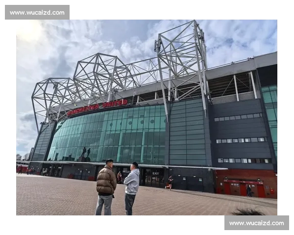 红魔枪手巅峰对决英超豪门碰撞牵动争冠格局新赛季风向标决战老特拉福德 红魔枪手巅峰对决英超豪门碰撞牵动争冠格局新赛季风向标决战老特拉福德